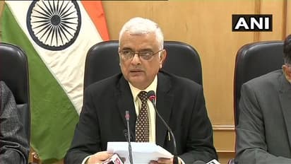 తెలంగాణ ఎన్నికల షెడ్యూల్ పై ఉత్కంఠ: చివర్లో ట్విస్ట్ ఇచ్చిన సిఈసీ