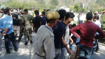 जम्मू-कश्मीर के बनिहाल में खाई में गिरी बस, 20 की मौत, 12 घायल