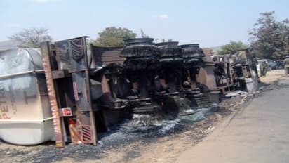 कांगो में दो ट्रकों की टक्कर होने के बाद लगी भीषण आग, 50 लोगों की मौत, 100 लोग झुलसे