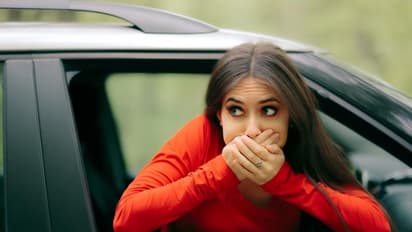 കാര്‍ യാത്രകളിലെ ഛര്‍ദ്ദിയും മനംപുരട്ടലും, ഒഴിവാക്കാന്‍ ഇതാ ചില പൊടിക്കൈകള്‍