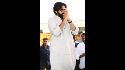 జనసేనలోకి కొత్త నేతలను ఆహ్వానిస్తున్న పవన్ కల్యాణ్ (ఫోటోలు)