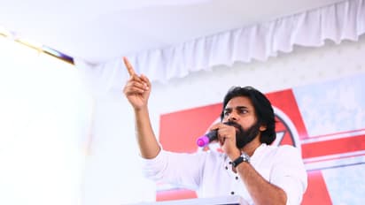 మాజీ సర్పంచులతో పవన్ కల్యాణ్ భేటీ (పిక్చర్స్)
