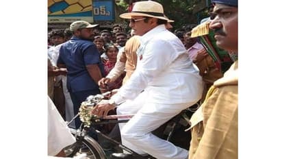 ఎన్టీఆర్ పిక్ వైరల్.. రిక్షా తొక్కిన బాలయ్య!