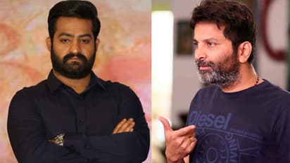 ఎన్టీఆర్ తో చాలా ఇబ్బంది పడ్డా.. త్రివిక్రమ్ వ్యాఖ్యలు!