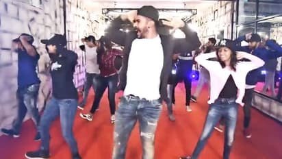 ഫ്രീക്ക് പെണ്ണിന് കിടിലൻ ഡാൻസുമായി ഒരു കവര് സോംഗ്!