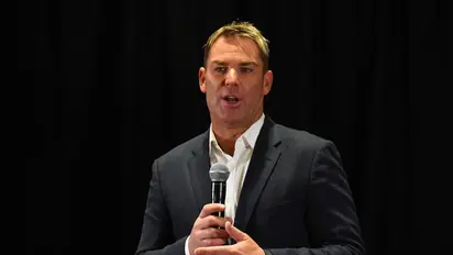 Shane Warne says Pakistan batsman offered him $ 200,000 bribe