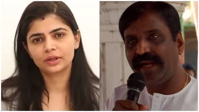 "அவரது பாலியல் சீண்டல்களுக்கும் சேர்த்து டாக்டர் பட்டம் கொடுங்கள்"... வைரமுத்து மீது மீண்டும் பாயும் சின்மயி...!