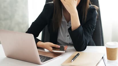 ജോലി ഉപേക്ഷിക്കണമെന്ന് മിക്ക സ്ത്രീകളും 17 തവണ ചിന്തിക്കും, ഒാഫീസിൽ അഞ്ചോളം പ്രണയങ്ങൾ ഉണ്ടായേക്കാമെന്ന് പഠനം