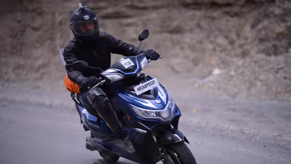 തുടര്‍ച്ചയായി തീ പിടിച്ചിട്ടും ഒഖിനാവ ജനപ്രിയന്‍, പക്ഷേ മൂക്കുംകുത്തി വീണ് ഒലയുടെ കച്ചവടം!