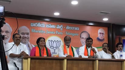 కాంగ్రెస్కు భారీ షాక్: బీజేపీలో చేరిన దామోదర రాజనర్సింహ భార్య