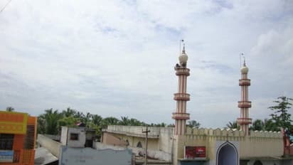 ಲೈಸೆನ್ಸ್ ಪಡೆದು ಮೈಕ್ ಬಳಸಿ : ಮಸೀದಿಗಳಿಗೆ ಹೈ ಕೋರ್ಟ್ ತಾಕೀತು