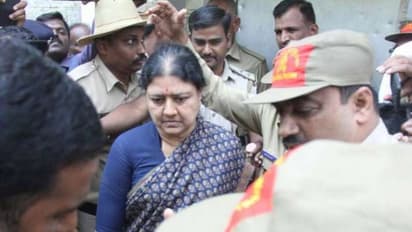 சிறைக்குள்ளேயே மீண்டும் கைதாகிறார் சசிகலா...? 295 பக்க ‘குற்றப்பத்திரிக்கை’ ரெடி!