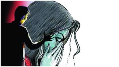 நான் அவரை படுக்கைக்கு அழைத்திருந்தால் அவர் என்னை மீண்டும் அழைத்திருப்பாரா? பெண் இயக்குனர் மீது பிரபல நடிகர் புகார்!