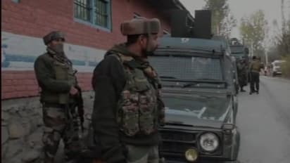 पुलवामा में मुठभेड़, हिजबुल मुजाहिदीन का आतंकी ढेर, एक गिरफ्तार