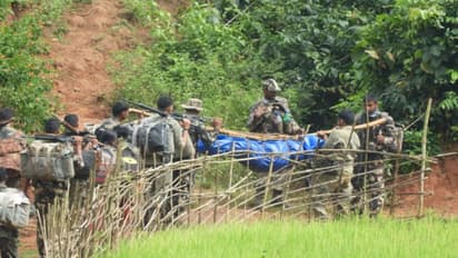 ఉద్రిక్తత: పోలీసులకు ఎదురు తిరిగిన కటాఫ్ ఏరియా గిరిజనులు