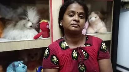 தூங்கிக் கொண்டிருந்த மனைவியை ஒரு குத்து குத்திய கணவன்...!