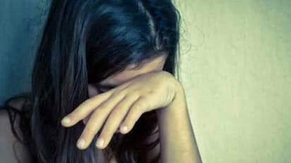 கலெக்டர் ஆபீசில் அதிர்ச்சி... மனு கொடுக்க வந்த பெண்ணை உல்லாசத்துக்காக ஏற்காட்டிற்கு கூப்பிட்ட ஊழியர்..!