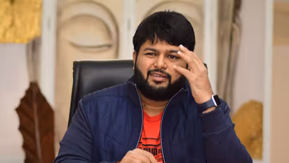 కాపీ చేసి భలే దొరికిపోయావ్ థమన్ అంటూ... ఆడుకుంటున్న నెటిజెన్స్