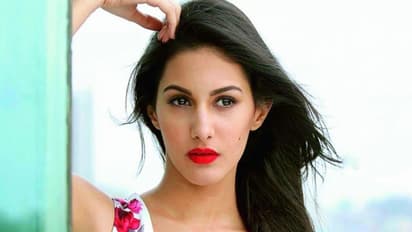 #మీటూ: ఆమె చెప్పింది ధనుష్ పేరేనా?