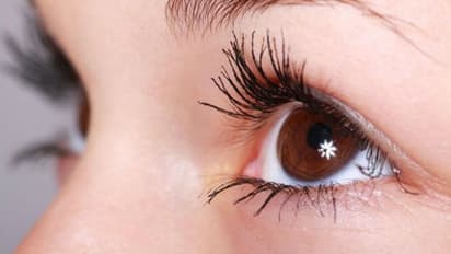 രണ്ട് വയസ്സുകാരിയുടെ കാഴ്ചക്കുറവ് അമ്മ കണ്ടെത്തിയതിങ്ങനെ...