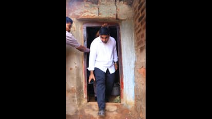 తుఫాన్ తాకిడి ప్రాంతాల్లో బైక్ పై నారా లోకేష్ (ఫోటోలు)