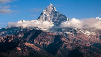 നേപ്പാളിലുണ്ടായ മഞ്ഞ് വീഴ്ചയിൽ ഒൻപത് പർവ്വതാരോഹകർ കൊല്ലപ്പെട്ടു