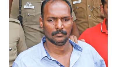 போலீஸு ஜென்மத்துக்கும் மறக்க முடியாத சம்பவம்!! கசாப்பு கடைகரனை மிஞ்சிய மோகன்ராமின் பகீர் பயோடேட்டா...