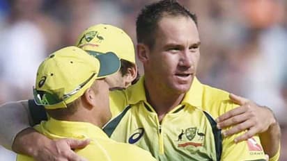 బౌలింగ్ చేస్తే రక్త వాంతులు.. ఆసీస్ బౌలర్‌కు అంతుచిక్కని వ్యాధి