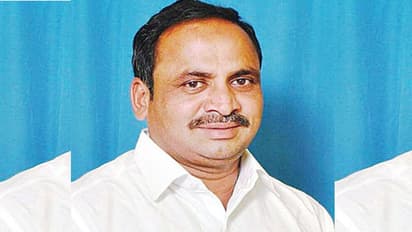 ఐటీ దాడులు.. మార్కెట్ కమిటీ మాజీ డైరెక్టర్ ఆత్మహత్య