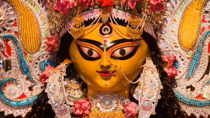 রাস্তায় পুজো নিয়ে কোনও বিধিনিষেধ নয়, জানাচ্ছে কলকাতা পুলিশ