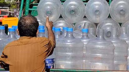 ವಿಜಯಪುರ: 5 ರೂ.ಗೆ ಮಣ್ಣು ಮಿಶ್ರಿತ ನೀರು, ಇದು ಶುದ್ಧ ಕುಡಿಯುವ ನೀರಿನ ಘಟಕದ ಅವಾಂತರ..!