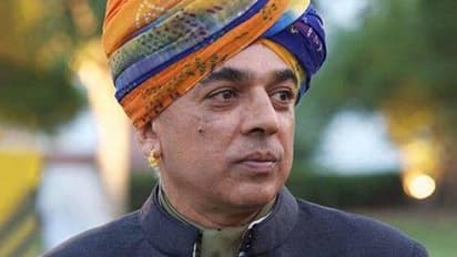 അടിക്ക് തിരിച്ചടി; മുതിര്ന്ന ബിജെപി നേതാവിന്റെ മകന് കോണ്ഗ്രസില്