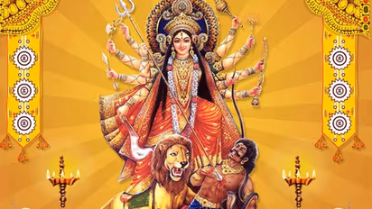 మహిషాసురమర్దనీ దేవి అవతారంలో అమ్మవారు