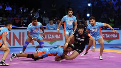 ಪ್ರೊ ಕಬಡ್ಡಿ 2018:  ಟೈಟನ್ಸ್‌ಗೆ ಸೋಲಿನ ರುಚಿ ತೋರಿದ ವಾರಿಯ​ರ್ಸ್