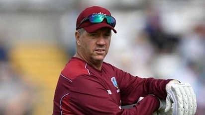 40వేల మందిలో ఆడటం అంత సులువు కాదు...: విండీస్ కోచ్