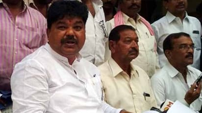 క్యాష్, క్యాష్ట్ పనిచేసింది: నేతలపై రాములునాయక్ ఫైర్