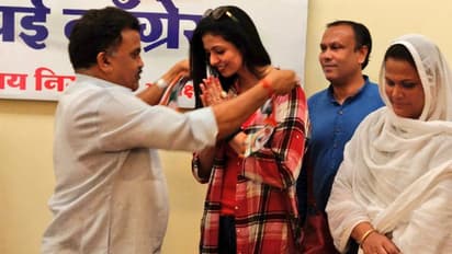 India fast bowler Mohammed Shami’s estranged wife Hasin Jahan joins Congress in Mumbai
