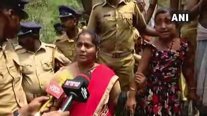 ಪ್ರತಿಭಟನೆ ಬಿಸಿ: ಶಬರಿಮಲೆ ದೇಗುಲ ಮುಟ್ಟದೇ ಮರಳಿದ ಮಾಧವಿ!