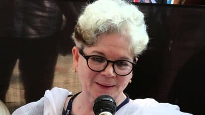 നമ്മുടെയൊക്കെ ചോറിൽ തലമുടി പാറി വീഴുന്നു സാര്; ദയവായി ഈ സമരം അവസാനിപ്പിക്കു, സർക്കാരിനെതിരെ സാറാ ജോസഫ്