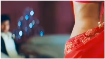 கரெக்ட்டா ஸ்கெட்ச் போட்டு கேரவன் உள்ளேயே வைத்து டால் அடிக்கும் நடிகையை டல் ஆக்கிய நடிகர்!