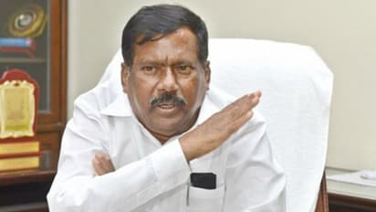 టీఆర్ఎస్ మంత్రి చందూలాల్‌,  తనయుడు ప్రహ్లాద్‌లపై కేసు నమోదు