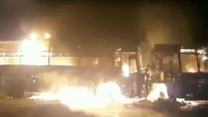 தனியார் பேருந்தும் - லாரியும் மோதல்... 4 பேர் உயிரிழப்பு!