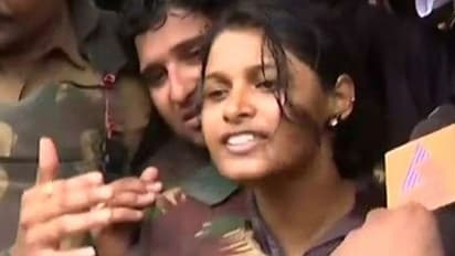 ரெஹானா பாத்திமாவைத் தொடர்ந்து கவிதா பணி செய்த மோஜோ டி.வி. ஐயப்ப பக்தர்களால் முற்றுகை!