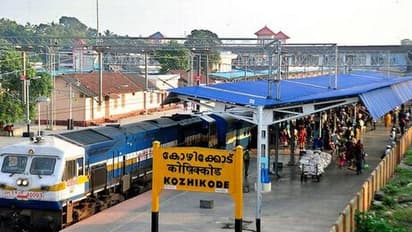 കോഴിക്കോട് റെയില്വേ സ്റ്റേഷനില് നിന്ന് 320 കിലോ നിരോധിത പുകയില പിടികൂടി