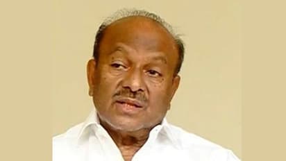 ക്ഷേത്രം അടച്ചിടാന് പന്തളം കൊട്ടാരത്തിന് അവകാശമില്ല: കെ പി ശങ്കരദാസ്