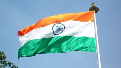 স্বাধীনতা দিবসের আগে বিতর্ক,  পাকিস্তানে ভারতের পতাকা নিয়ে বন্দে মাতরম গানে পারফরম্যান্স বন্ধ করা হল মাঝপথে