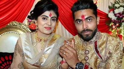 రాజకీయాల్లోకి అడుగుపెట్టిన జడేజా భార్య