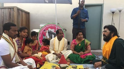 టీఆర్ఎస్ లో చేరిన 300మంది ఎన్ఆర్ఐలు...ఘనంగా దుర్గా పూజ (వీడియో)