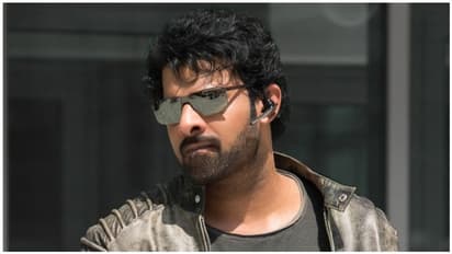 எத்தனை கோடி கொடுத்தாலும் முடியவே... முடியாது..! தன் முடிவில் உறுதியாக இருக்கும் பிரபாஸ்..!