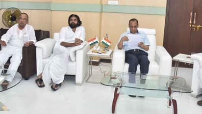 గవర్నర్ ను కలిసిన పవన్ కళ్యాణ్, ఎందుకంటే....